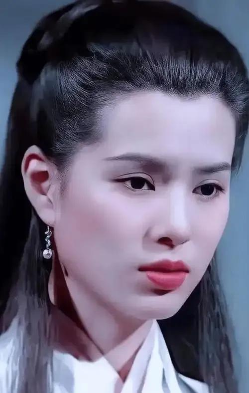 李若彤被泰國海關質疑年齡