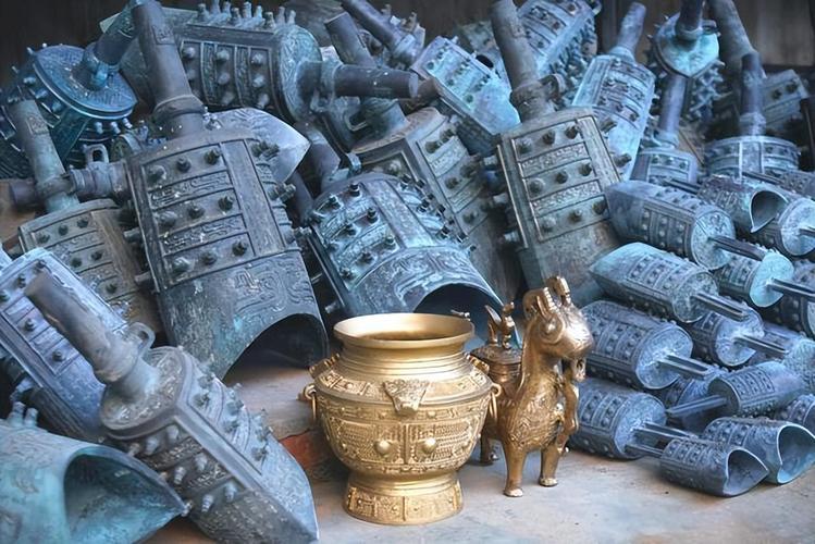 男子去世存款剩7塊5:留滿屋贗品古董