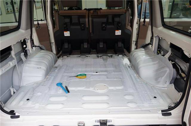 甩掉噪聲 重慶點聲源豐田LC76汽車隔音改裝大白鯊