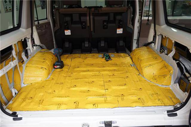 甩掉噪聲 重慶點聲源豐田LC76汽車隔音改裝大白鯊