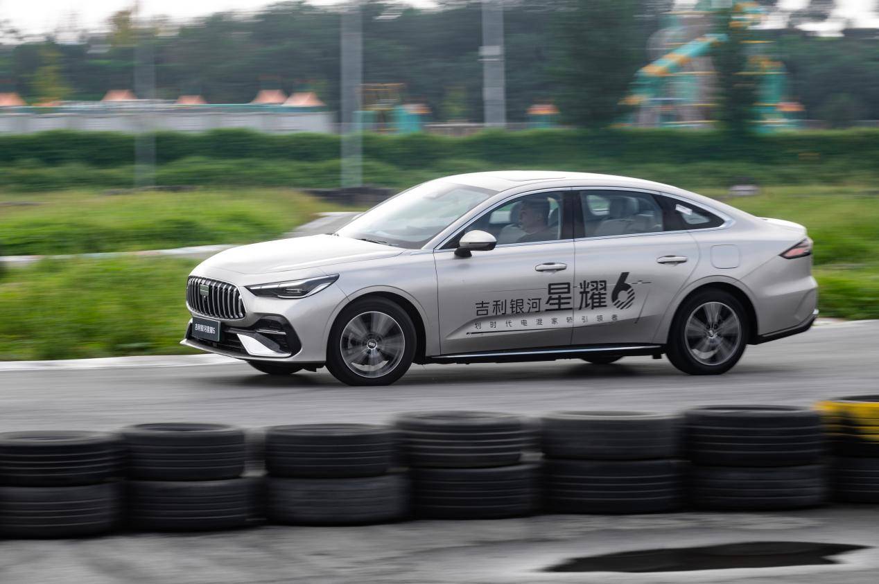 8萬級電混家轎新答案:吉利銀河星耀6為何讓用戶直呼“真值”!