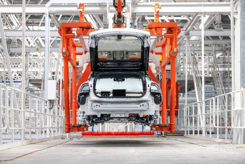 第100萬臺新車下線!何小鵬:年底前放心買,我們兜底補貼